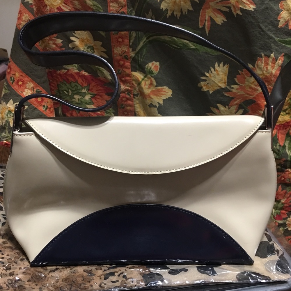 City DNKY handbag EUC free with purchase